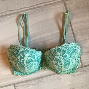Victoria’s Secret Lacey Bra size 32 DD